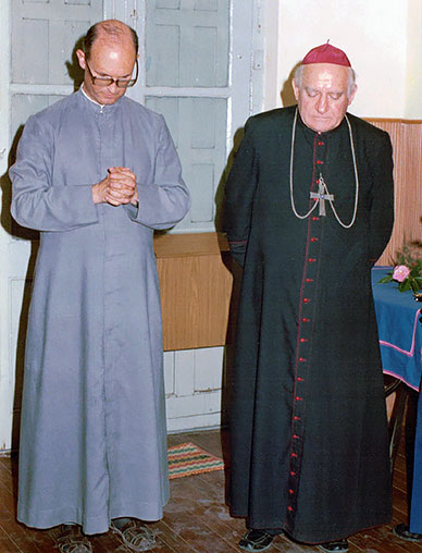 El Padre Fundador con Mons. Guillermo Bolatti, Arzobispo de Rosario.